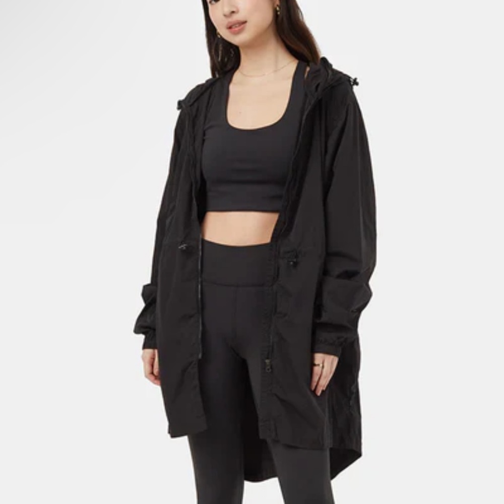 tentree Recycled Nylon Long Jacket
Sustainable Hooded Jacket